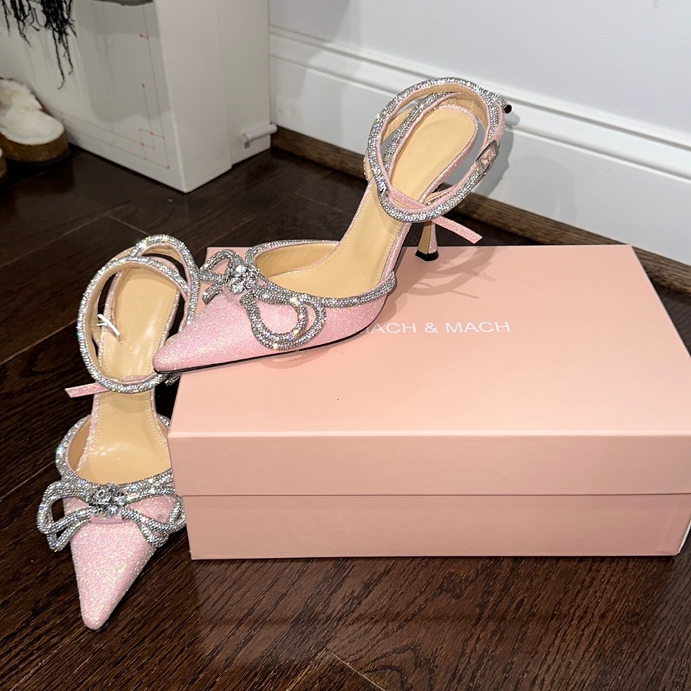 MACH&MACH Glitter Double Crystal Bow
Pointed Toe Pump